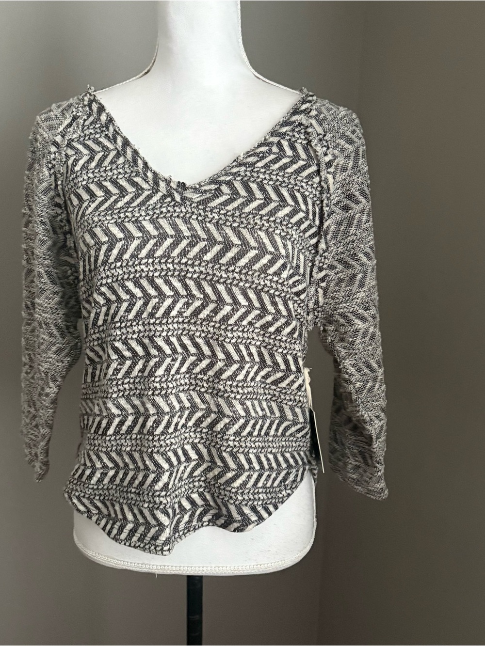 Forever 21 Chevron V-Neck Knit Top - Black & White